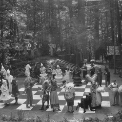 1931 Alice Adventuring in Wonderland