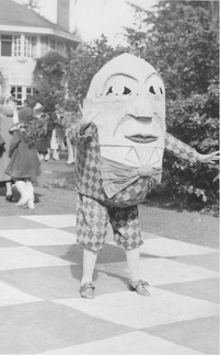 1931 Alice Adventuring in Wonderland Humpty Dumpty 