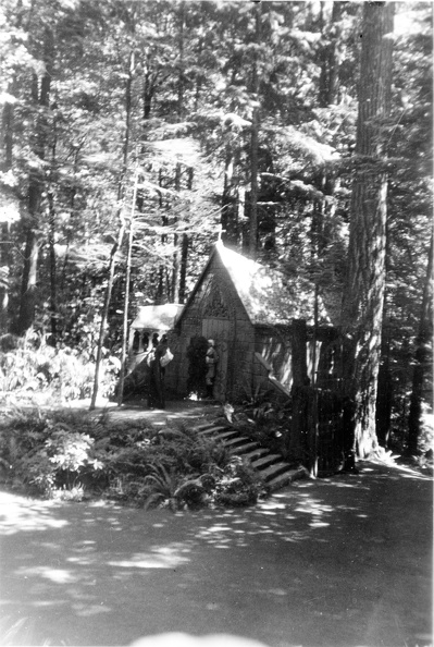 1934_The_Rose_And_The_Ring_The_Woodsmans_Cottage.jpg